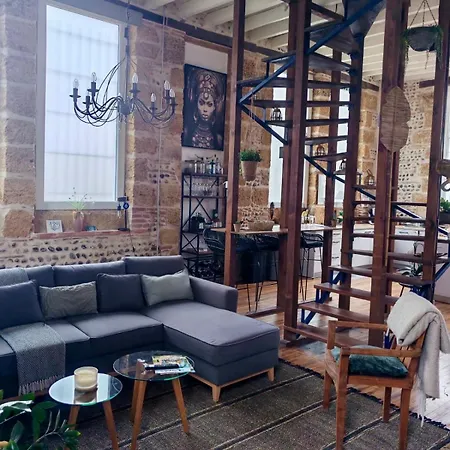 Maison Ancienne école * Cazères-sur-lʼAdour